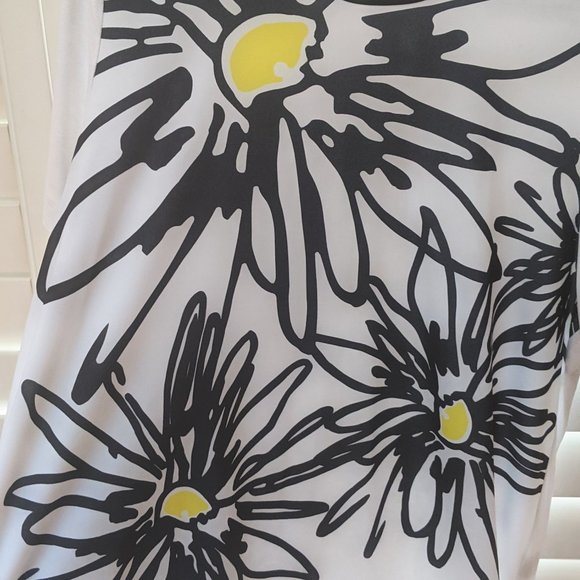 Women's XL Graphic Daisy Tee Shirt - Picture 7 of 7